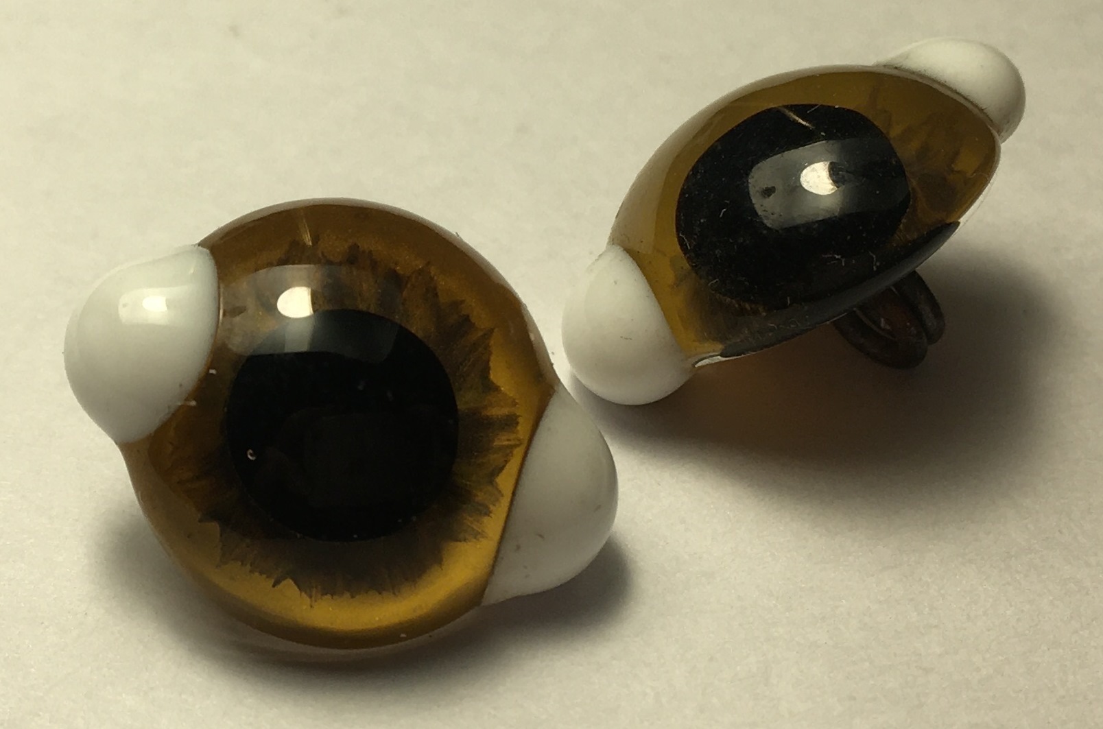 Glass eyes brown iris with white sclera 15 mm 1 pair